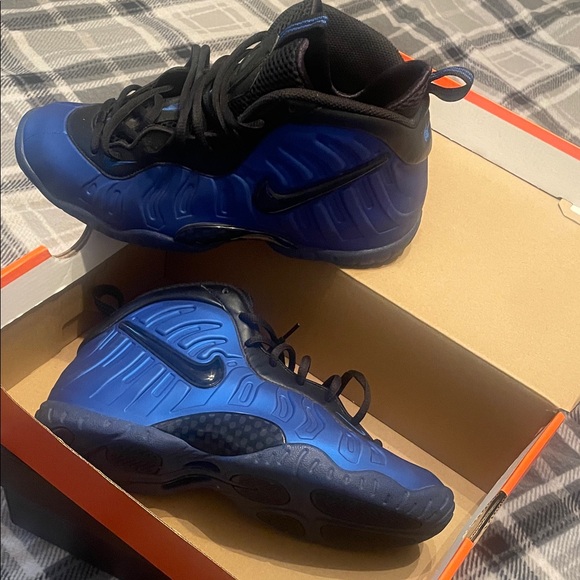 Nike Kids Black and Blue Sneakers